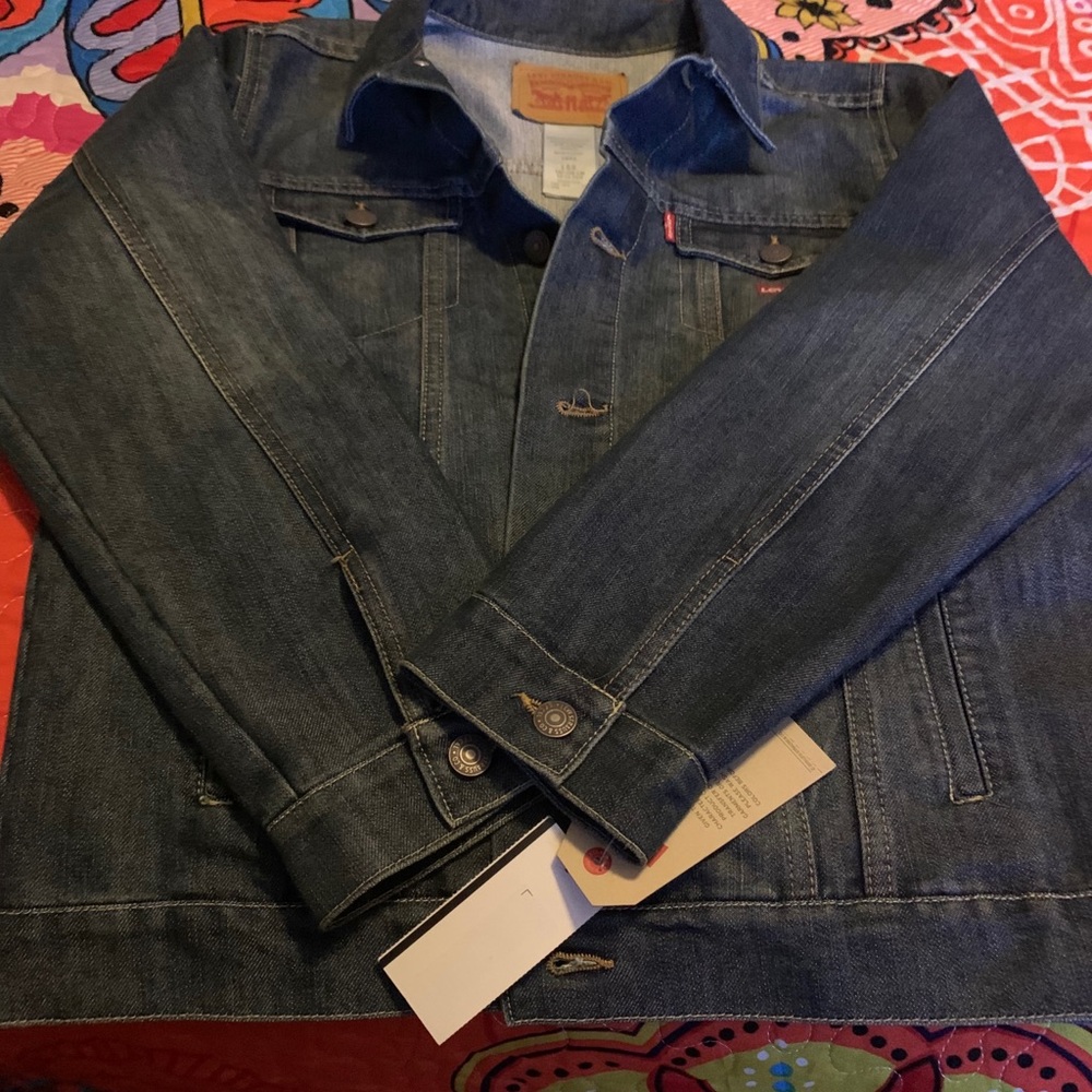Brand New Levi’s Jean Jacket. Unisex 👖👕